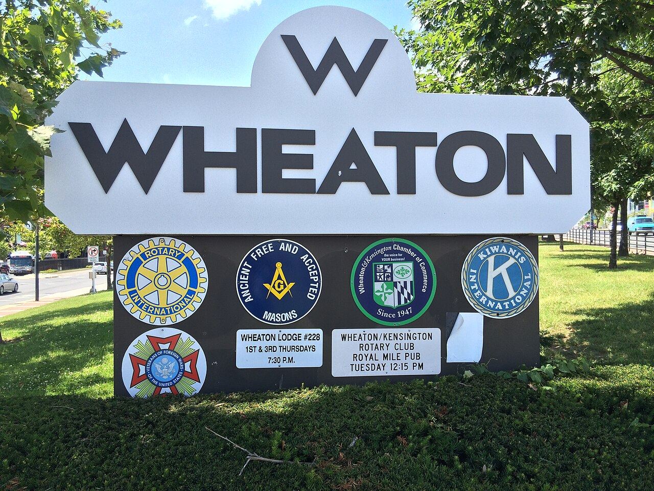 A welcome sign at the entrance to downtown Wheaton